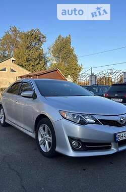 Седан Toyota Camry 2014 в Ізмаїлі