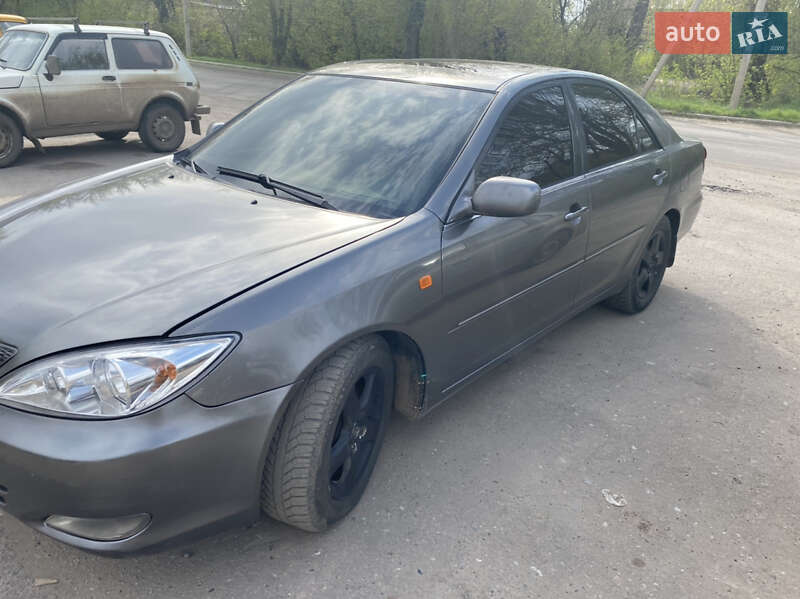 Седан Toyota Camry 2002 в Краматорске