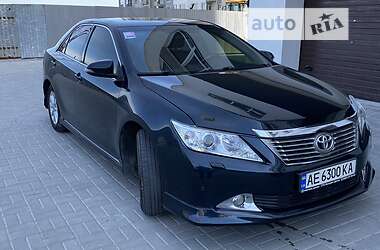 Седан Toyota Camry 2014 в Дніпрі