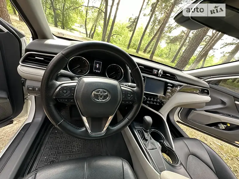 Toyota Camry 2019