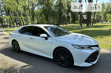 Седан Toyota Camry 2017 в Киеве