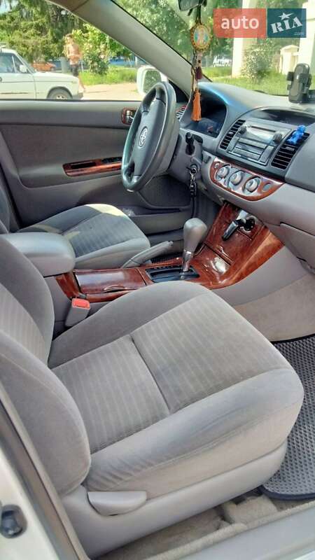 Седан Toyota Camry 2005 в Рені