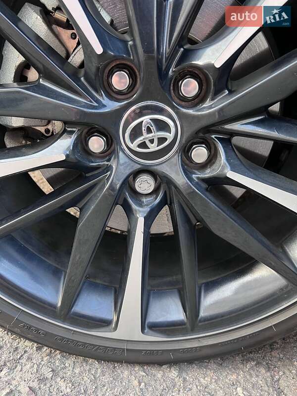 Седан Toyota Camry 2018 в Черкасах