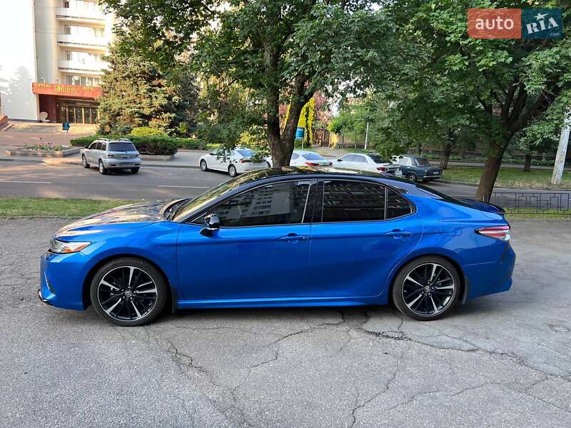 Седан Toyota Camry 2018 в Черкасах