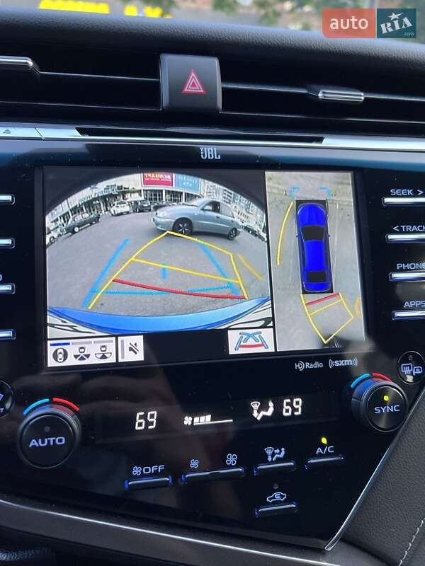 Седан Toyota Camry 2018 в Черкасах