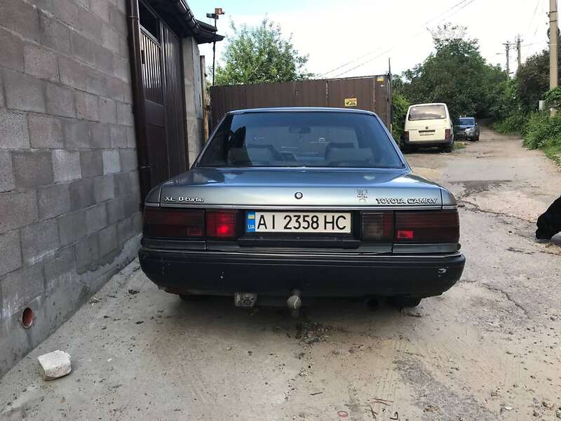 Седан Toyota Camry 1990 в Киеве