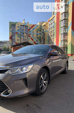 Седан Toyota Camry 2017 в 