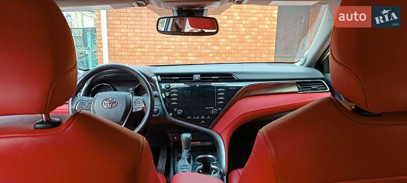 Седан Toyota Camry 2019 в Первомайске