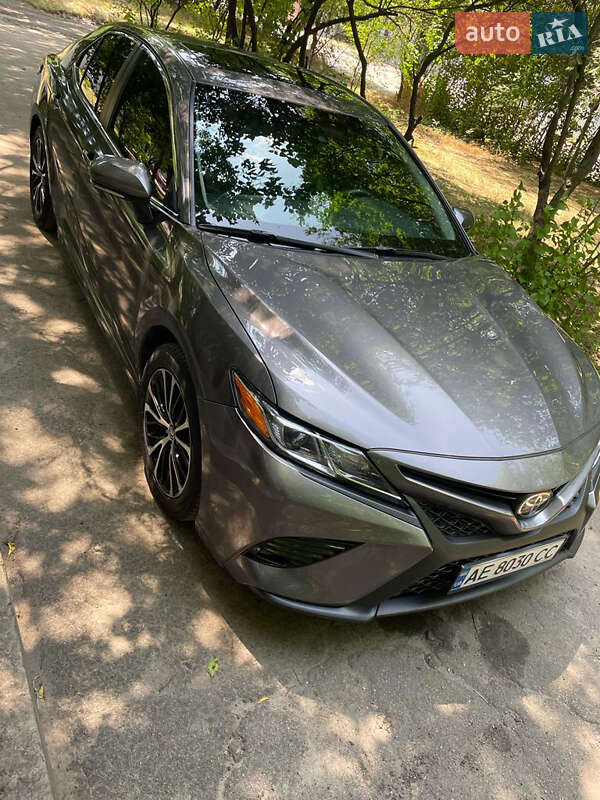 Седан Toyota Camry 2017 в Днепре