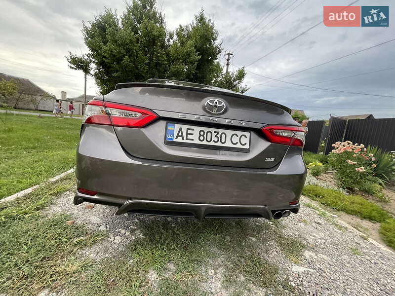 Седан Toyota Camry 2017 в Днепре