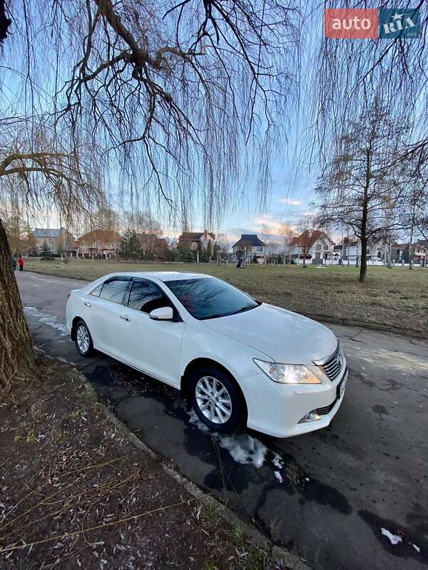 Седан Toyota Camry 2011 в Ровно