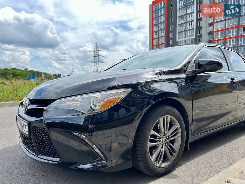 Седан Toyota Camry 2016 в Чернигове
