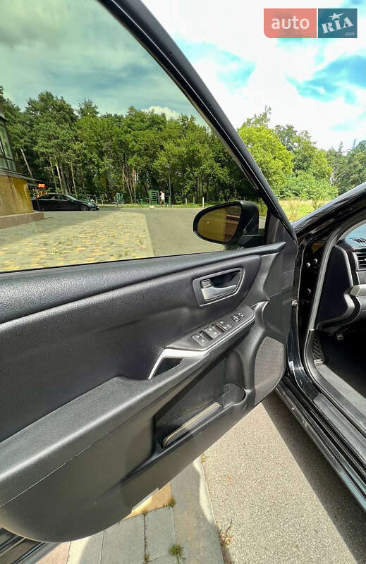 Седан Toyota Camry 2016 в Чернигове