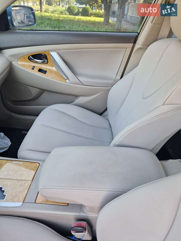 Седан Toyota Camry 2007 в Кривому Розі