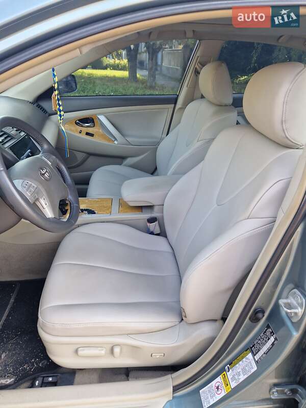 Седан Toyota Camry 2007 в Кривому Розі