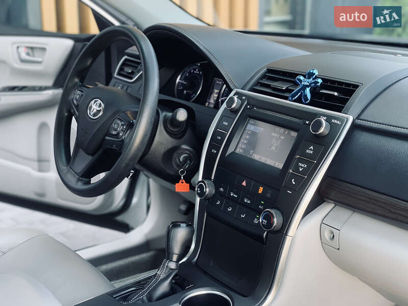 Седан Toyota Camry 2016 в Хусте