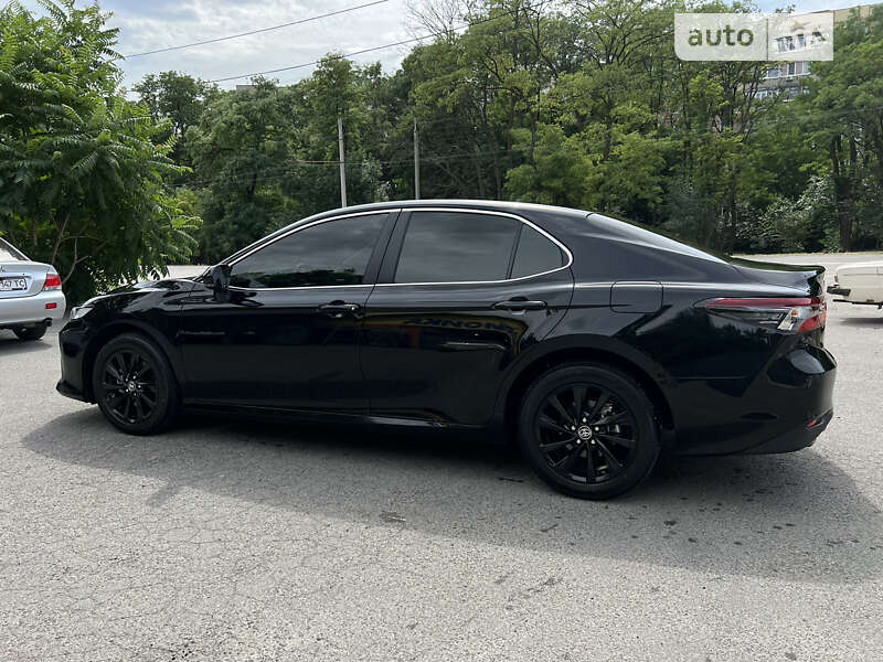 Седан Toyota Camry 2022 в Дніпрі
