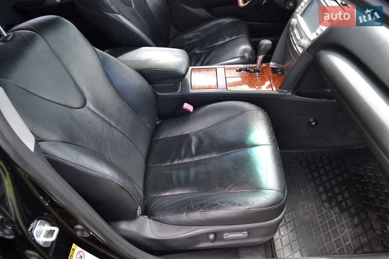 Седан Toyota Camry 2010 в Глухове