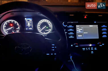 Седан Toyota Camry 2019 в 