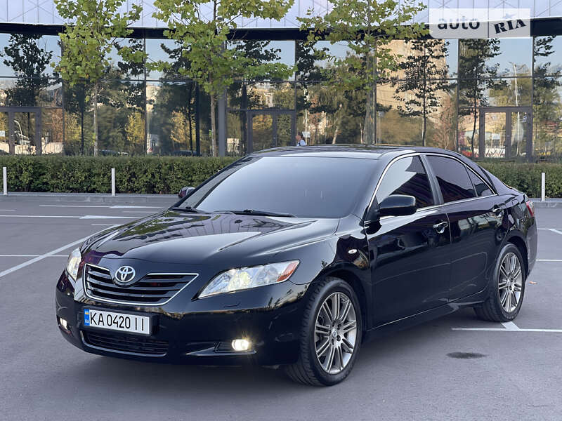 Седан Toyota Camry 2006 в Киеве