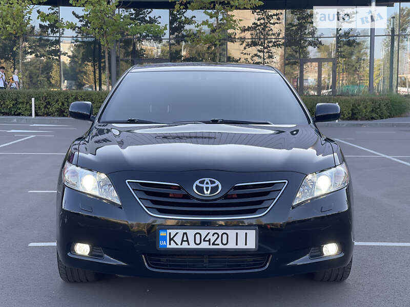 Седан Toyota Camry 2006 в Киеве