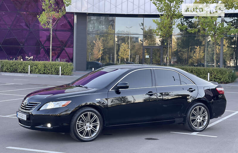 Седан Toyota Camry 2006 в Киеве