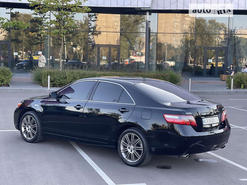 Седан Toyota Camry 2006 в Киеве
