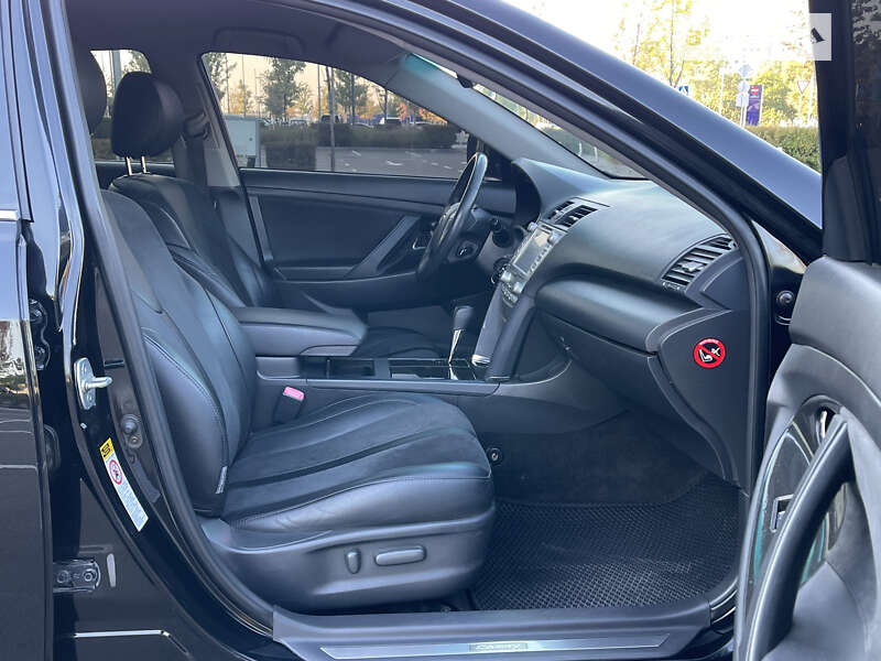 Седан Toyota Camry 2006 в Киеве
