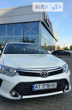 Седан Toyota Camry 2014 в Ивано-Франковске