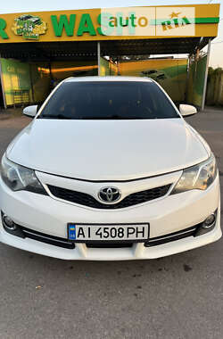 Седан Toyota Camry 2012 в Охтирці