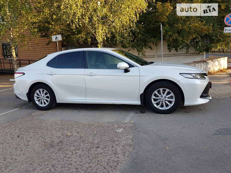 Седан Toyota Camry 2018 в Кропивницком