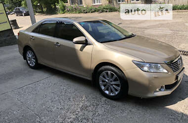 Седан Toyota Camry 2012 в Чернівцях