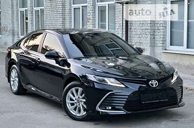 Седан Toyota Camry 2022 в Киеве