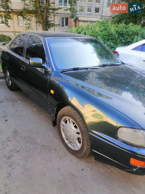 Седан Toyota Camry 1993 в Києві
