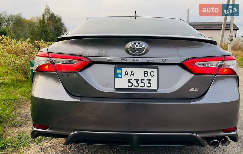 Седан Toyota Camry 2019 в Киеве