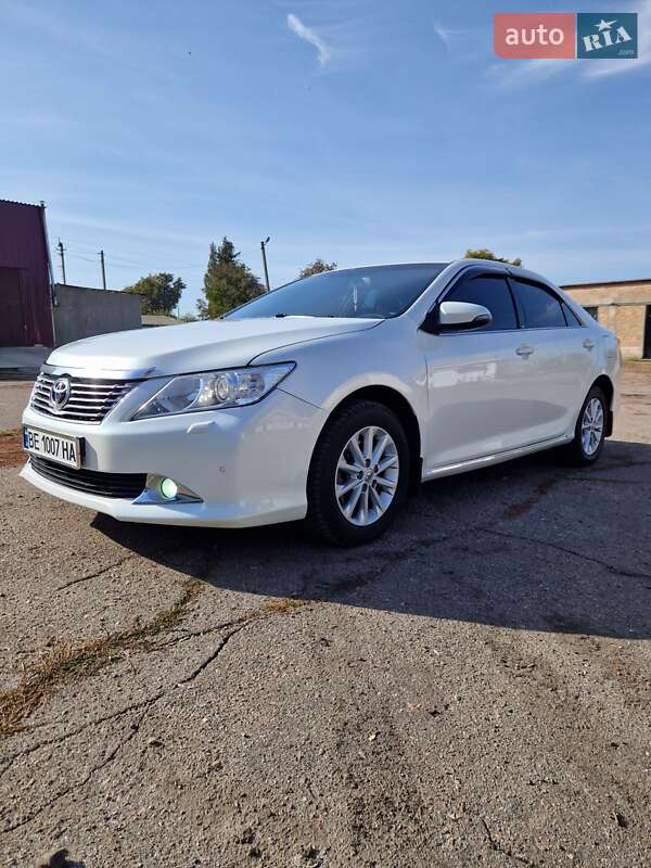 Седан Toyota Camry 2014 в 
