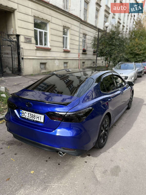 Седан Toyota Camry 2017 в Львове