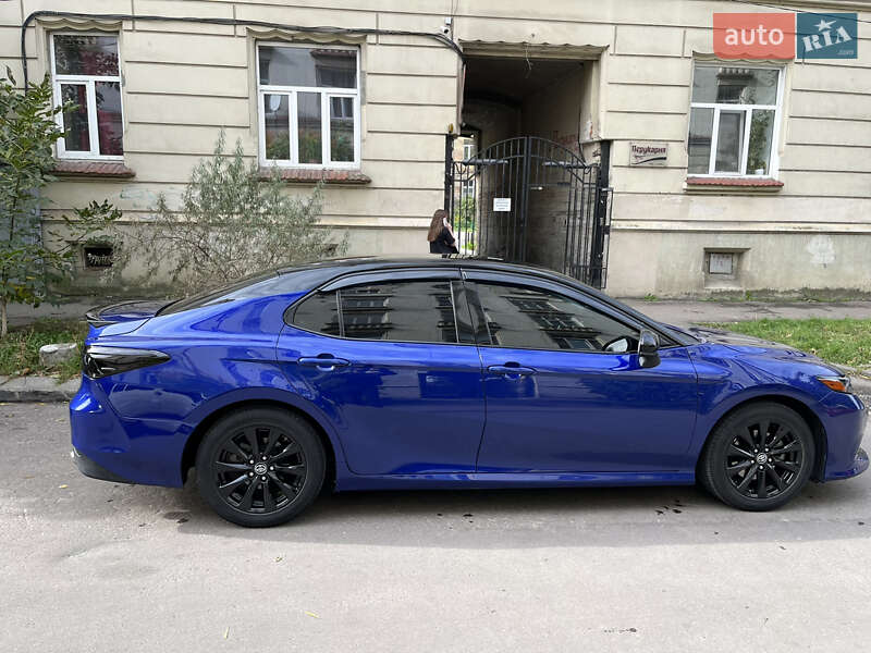 Седан Toyota Camry 2017 в Львове