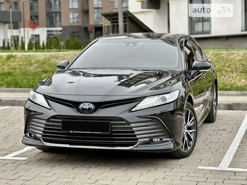 Седан Toyota Camry 2023 в Луцьку