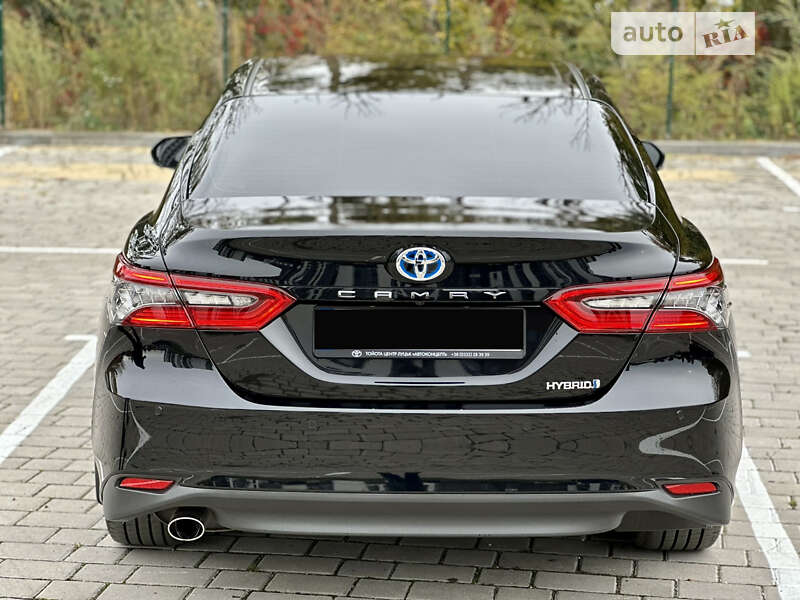 Седан Toyota Camry 2023 в Луцьку