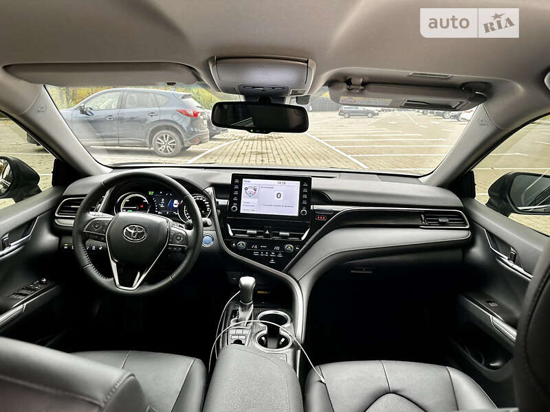Седан Toyota Camry 2023 в Луцьку