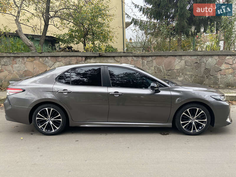 Toyota Camry 2018