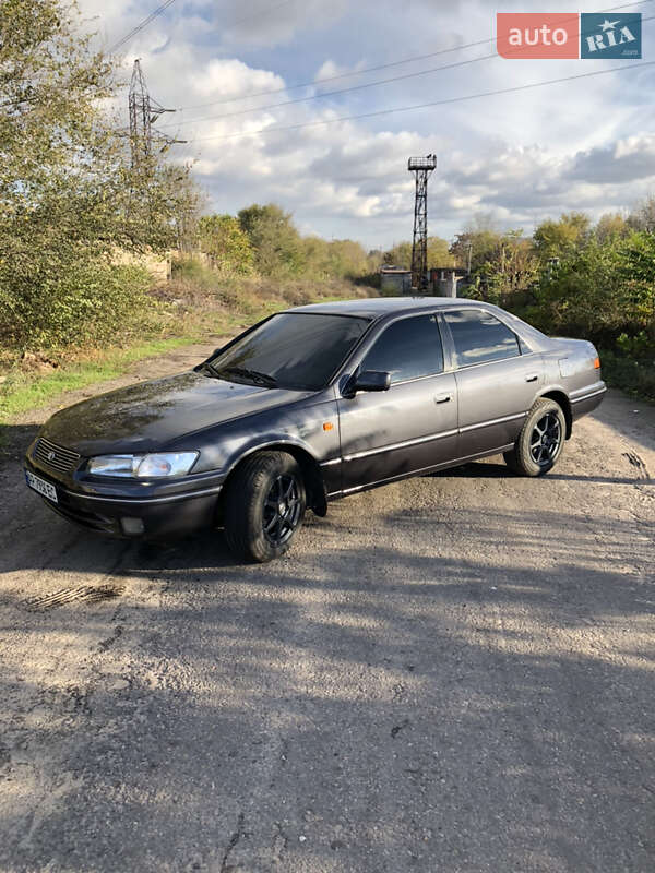 Седан Toyota Camry 1998 в Запоріжжі