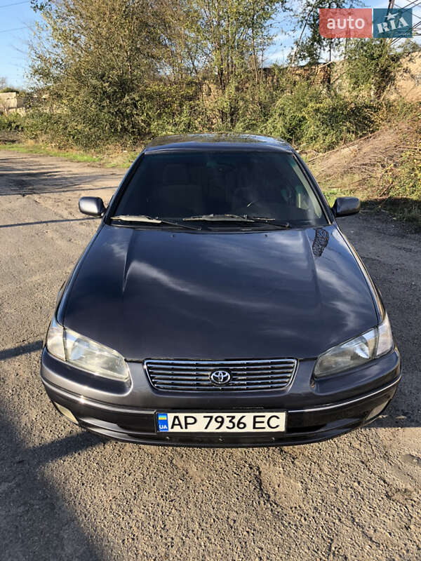 Седан Toyota Camry 1998 в Запоріжжі