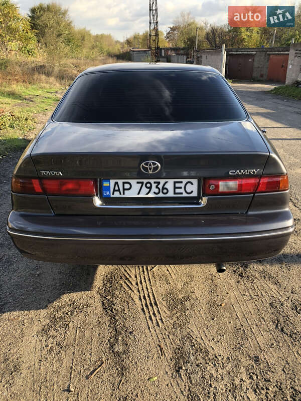 Седан Toyota Camry 1998 в Запоріжжі