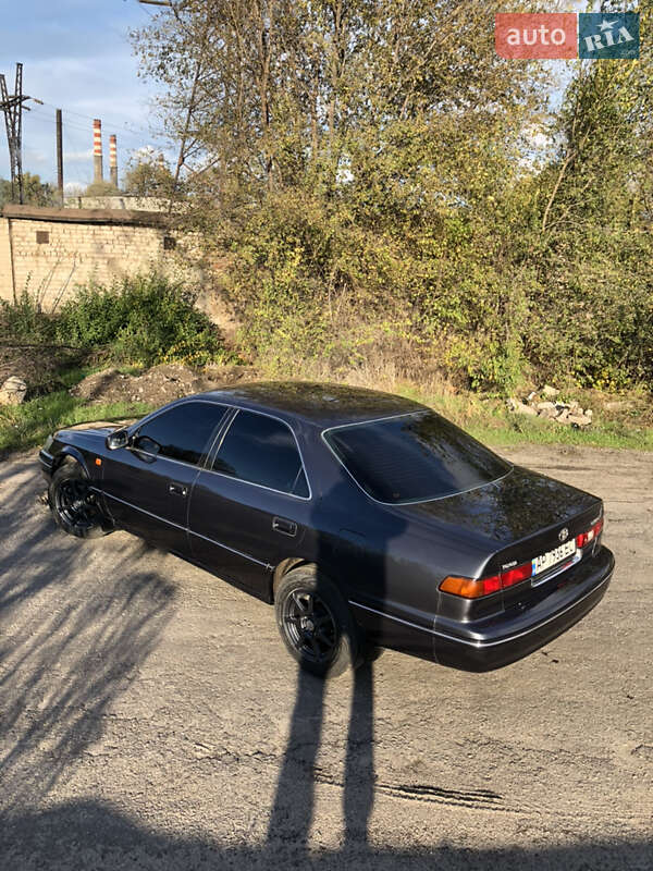 Седан Toyota Camry 1998 в Запоріжжі