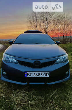 Седан Toyota Camry 2014 в Львове