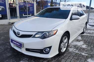 Седан Toyota Camry 2014 в Днепре