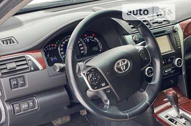 Седан Toyota Camry 2013 в Тернополі