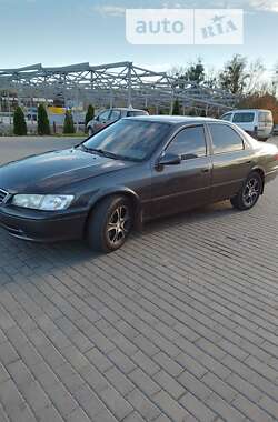 Седан Toyota Camry 2000 в Монастирищеві